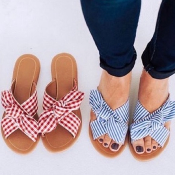 🎉HP🎉FINAL PRICE! Blue & White Bow Sandals!! - Picture 2 of 8